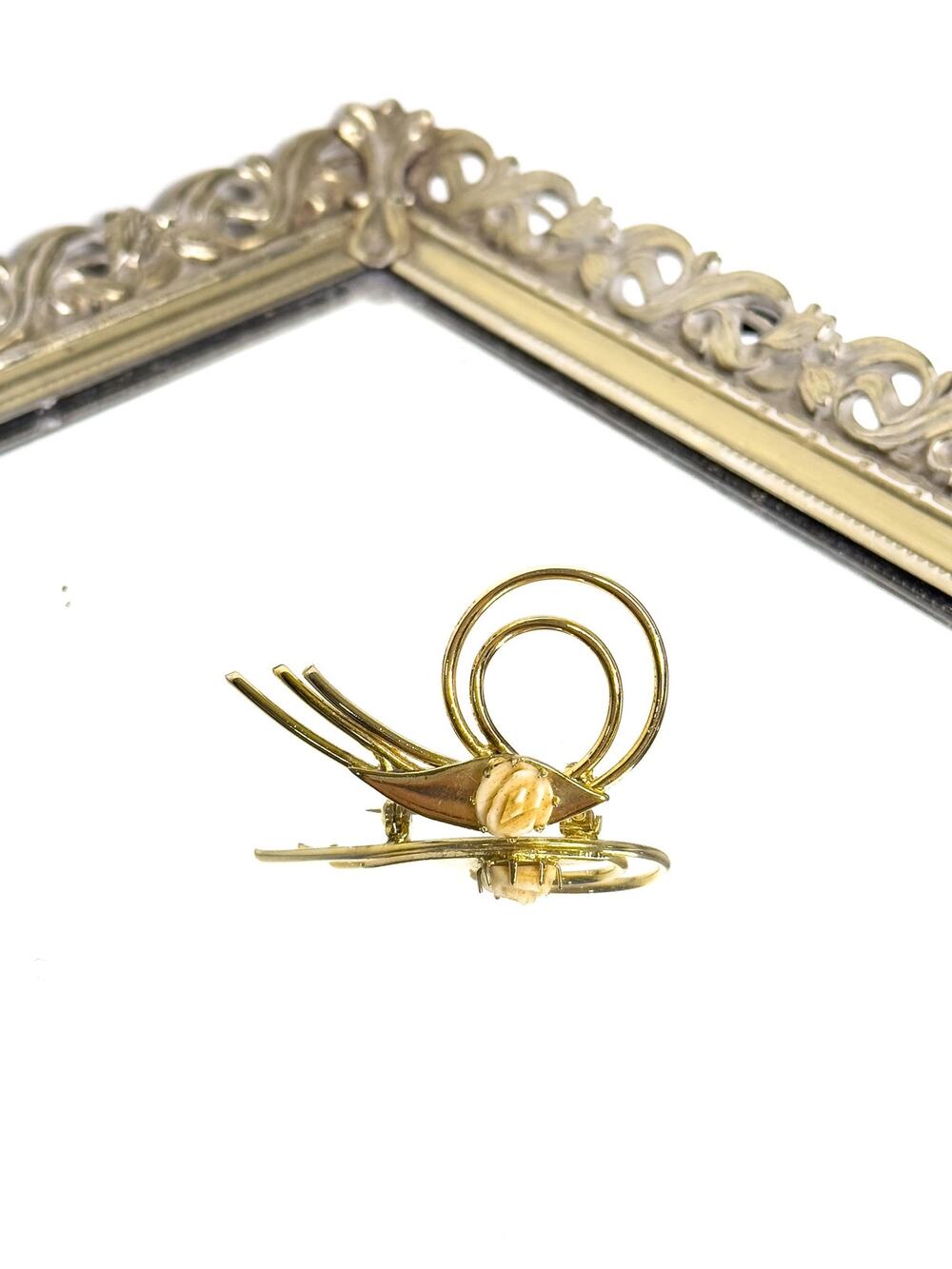 Vintage Pin Brooch Gold Toned Rose Flower With Curl Design